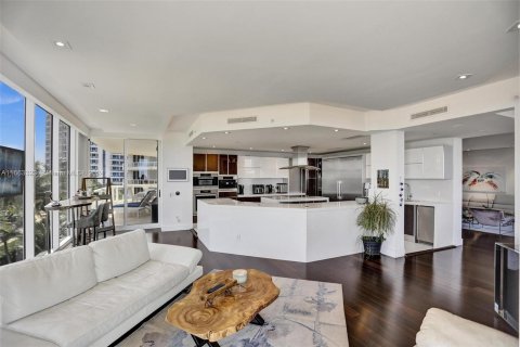 Condo in Aventura, Florida, 5 bedrooms  № 1372851 - photo 9