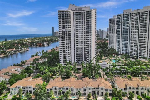 Condominio en venta en Aventura, Florida, 5 dormitorios, 387.31 m2 № 1372851 - foto 2