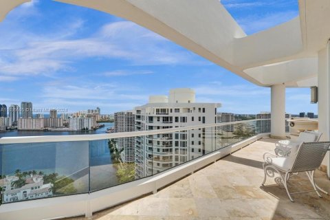 Condo in Aventura, Florida, 6 bedrooms  № 1306241 - photo 24