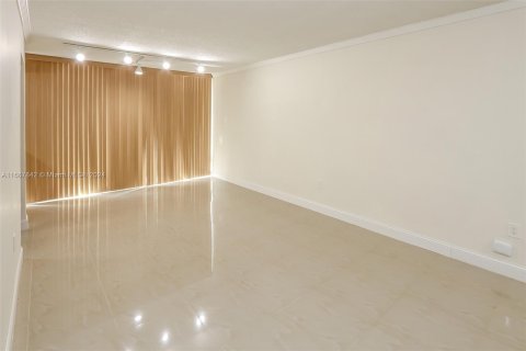 Condominio en venta en Miami, Florida, 1 dormitorio, 54.35 m2 № 1428404 - foto 19