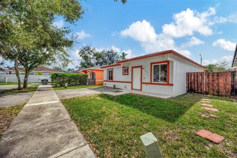 House in Homestead, Florida 3 bedrooms, 118.91 sq.m. № 1428363 - photo 7