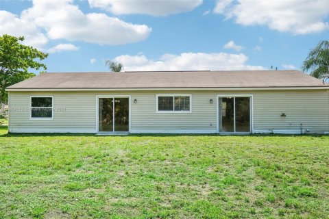 House in Port St. Lucie, Florida 3 bedrooms, 122.26 sq.m. № 1236014 - photo 25