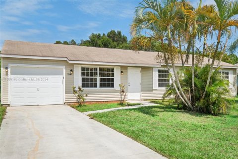 House in Port St. Lucie, Florida 3 bedrooms, 122.26 sq.m. № 1236014 - photo 1