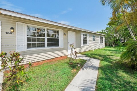 House in Port St. Lucie, Florida 3 bedrooms, 122.26 sq.m. № 1236014 - photo 3