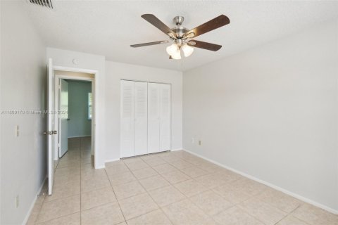 House in Port St. Lucie, Florida 3 bedrooms, 122.26 sq.m. № 1236014 - photo 15