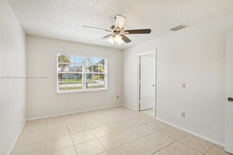 House in Port St. Lucie, Florida 3 bedrooms, 122.26 sq.m. № 1236014 - photo 14