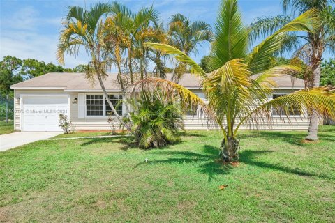 House in Port St. Lucie, Florida 3 bedrooms, 122.26 sq.m. № 1236014 - photo 2