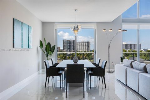 Condo in Sunny Isles Beach, Florida, 3 bedrooms  № 1049307 - photo 2