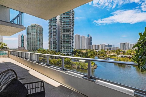 Condo in Sunny Isles Beach, Florida, 3 bedrooms  № 1049307 - photo 17