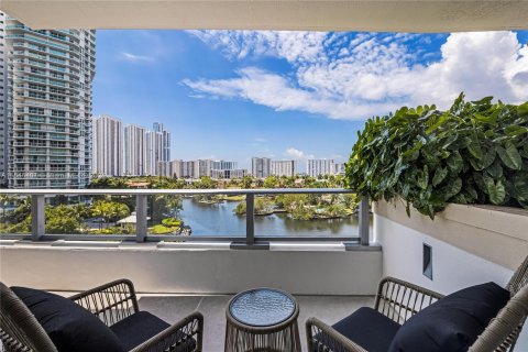 Condo in Sunny Isles Beach, Florida, 3 bedrooms  № 1049307 - photo 16