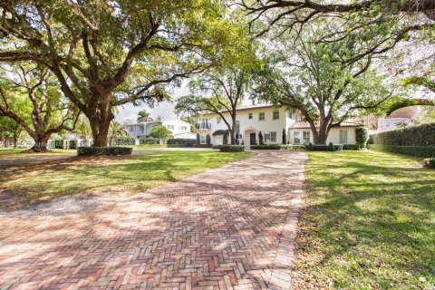 House in Coral Gables, Florida 5 bedrooms, 375.33 sq.m. № 1240544 - photo 4