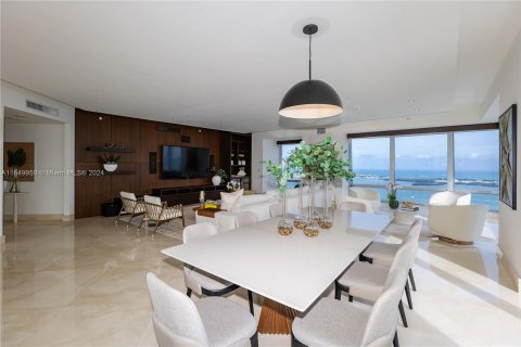 Condominio en venta en Miami, Florida, 3 dormitorios, 331.29 m2 № 1073197 - foto 6