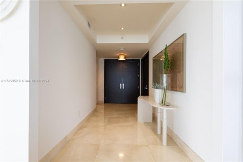 Condominio en venta en Miami, Florida, 3 dormitorios, 331.29 m2 № 1073197 - foto 3