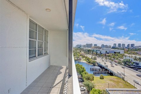 Condo in Fort Lauderdale, Florida, 2 bedrooms  № 1345724 - photo 19