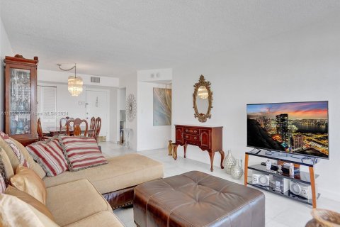 Condo in Fort Lauderdale, Florida, 2 bedrooms  № 1345724 - photo 28