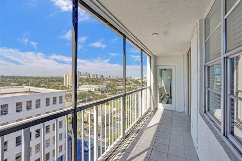 Condo in Fort Lauderdale, Florida, 2 bedrooms  № 1345724 - photo 22