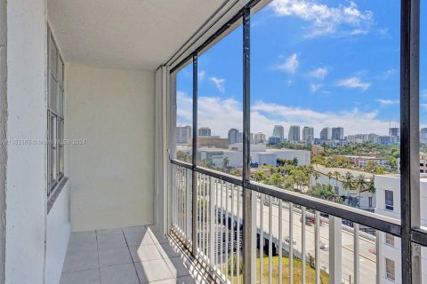 Condo in Fort Lauderdale, Florida, 2 bedrooms  № 1345724 - photo 20