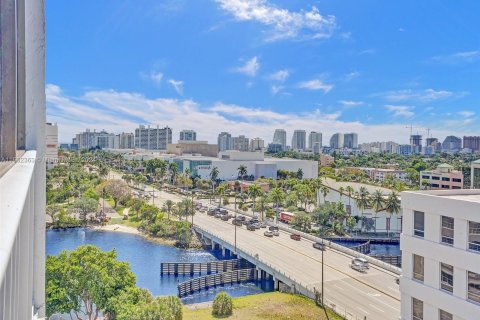 Condo in Fort Lauderdale, Florida, 2 bedrooms  № 1345724 - photo 16