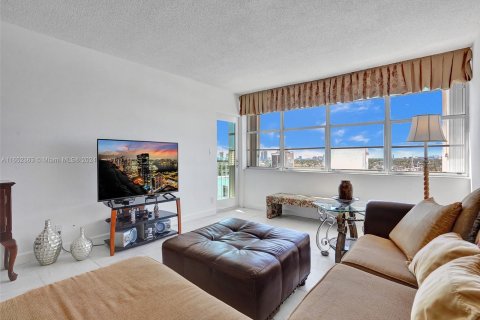 Condo in Fort Lauderdale, Florida, 2 bedrooms  № 1345724 - photo 18