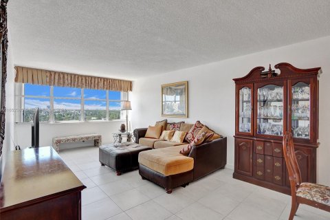 Condo in Fort Lauderdale, Florida, 2 bedrooms  № 1345724 - photo 10