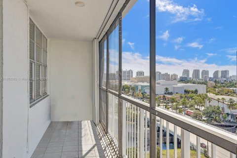 Condo in Fort Lauderdale, Florida, 2 bedrooms  № 1345724 - photo 26