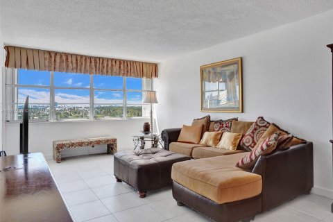 Condo in Fort Lauderdale, Florida, 2 bedrooms  № 1345724 - photo 17