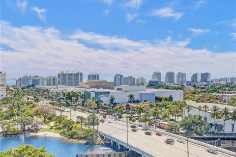 Condo in Fort Lauderdale, Florida, 2 bedrooms  № 1345724 - photo 14