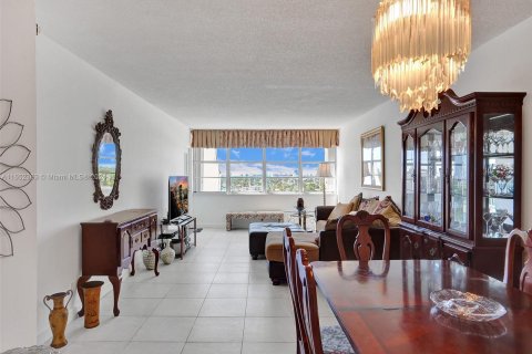 Condo in Fort Lauderdale, Florida, 2 bedrooms  № 1345724 - photo 12