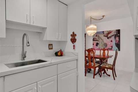 Condo in Fort Lauderdale, Florida, 2 bedrooms  № 1345724 - photo 6