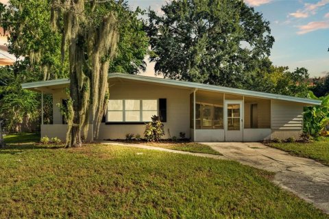 House in Winter Haven, Florida 3 bedrooms, 88.26 sq.m. № 1342850 - photo 1