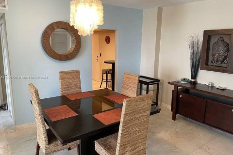 Condo in Hollywood, Florida, 2 bedrooms  № 1070190 - photo 17