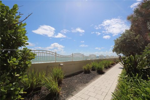 Condo in Hollywood, Florida, 2 bedrooms  № 1070190 - photo 27