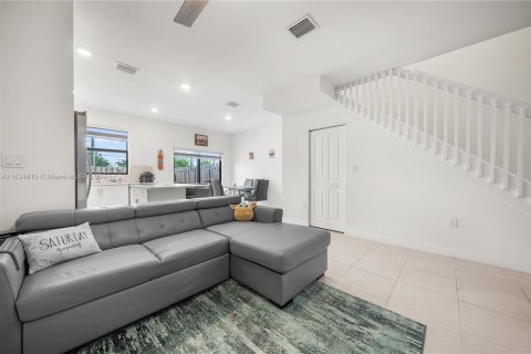 Adosado en venta en Miami, Florida, 3 dormitorios, 116.69 m2 № 1304792 - foto 6