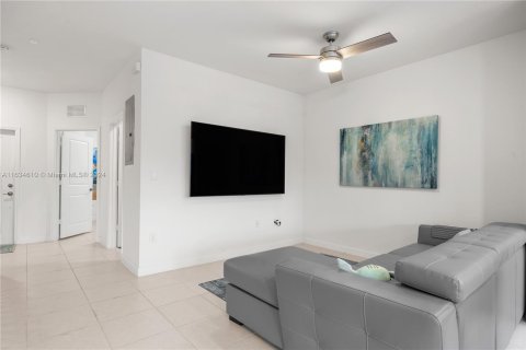 Adosado en venta en Miami, Florida, 3 dormitorios, 116.69 m2 № 1304792 - foto 7