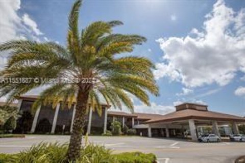 Copropriété à vendre à Pembroke Pines, Floride: 2 chambres, 110.55 m2 № 1075420 - photo 16