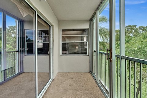 Copropriété à vendre à Pembroke Pines, Floride: 2 chambres, 110.55 m2 № 1075420 - photo 26