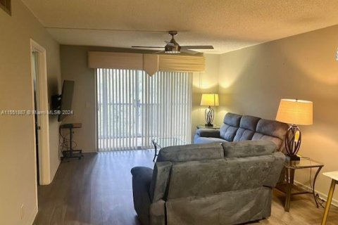 Copropriété à vendre à Pembroke Pines, Floride: 2 chambres, 110.55 m2 № 1075420 - photo 13