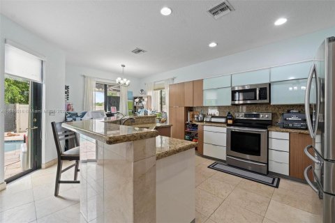 House in Miami, Florida 5 bedrooms, 322.19 sq.m. № 1328765 - photo 30