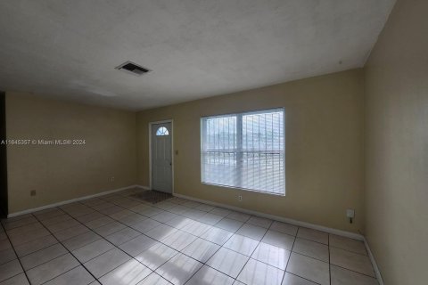 Villa ou maison à vendre à Miami, Floride: 3 chambres, 108.14 m2 № 1328768 - photo 5