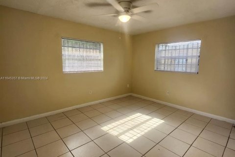 House in Miami, Florida 3 bedrooms, 108.14 sq.m. № 1328768 - photo 9