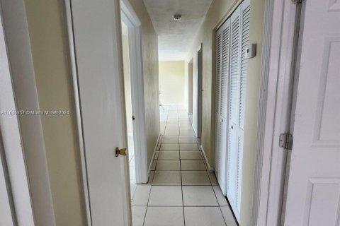 House in Miami, Florida 3 bedrooms, 108.14 sq.m. № 1328768 - photo 22