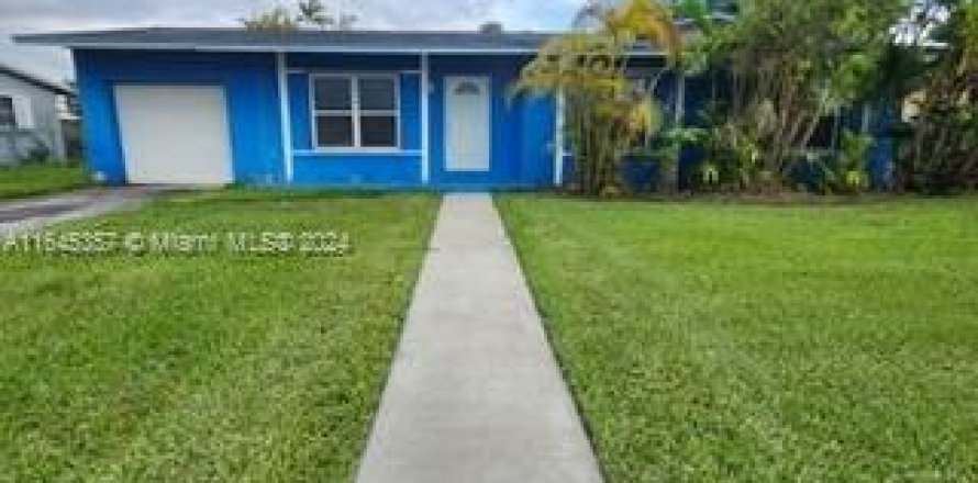 House in Miami, Florida 3 bedrooms, 108.14 sq.m. № 1328768