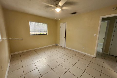 House in Miami, Florida 3 bedrooms, 108.14 sq.m. № 1328768 - photo 19