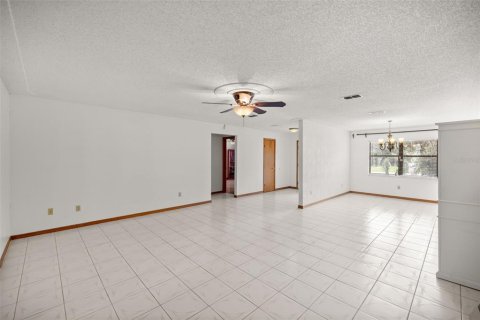 House in Ocala, Florida 3 bedrooms, 170.75 sq.m. № 1399743 - photo 6