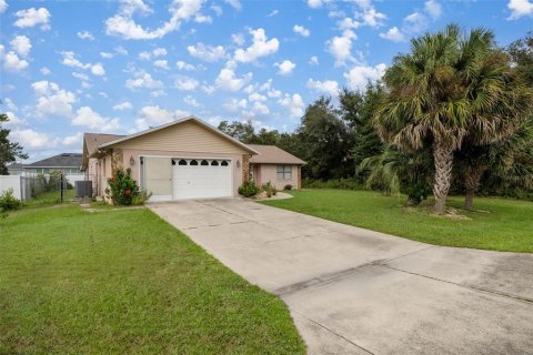 House in Ocala, Florida 3 bedrooms, 170.75 sq.m. № 1399743 - photo 1