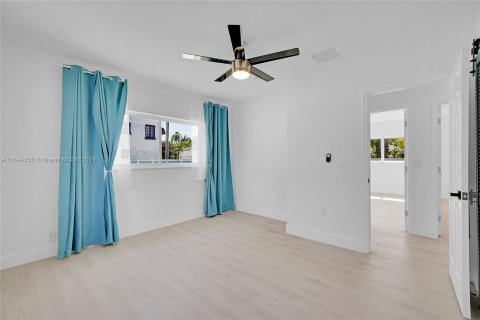 Casa en venta en Hollywood, Florida, 4 dormitorios, 158.31 m2 № 1331900 - foto 19