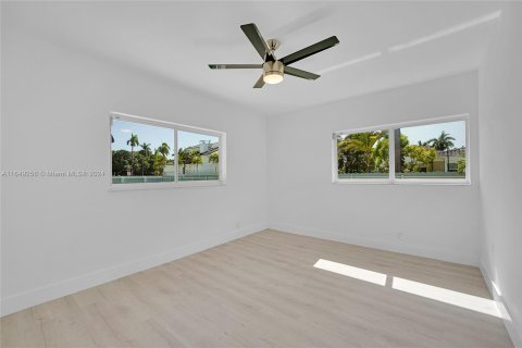 Casa en venta en Hollywood, Florida, 4 dormitorios, 158.31 m2 № 1331900 - foto 16