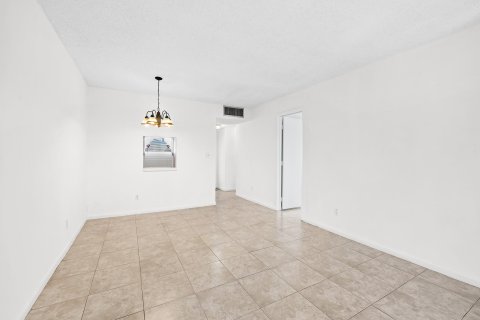 Condominio en venta en Tamarac, Florida, 1 dormitorio, 61.32 m2 № 1076819 - foto 13