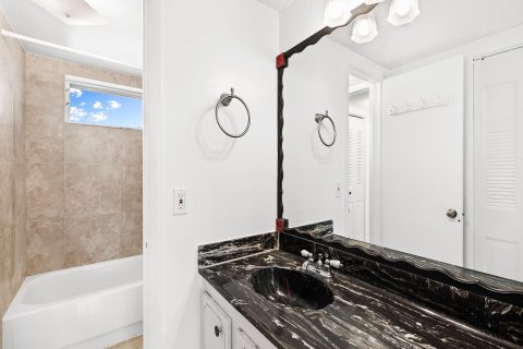 Condominio en venta en Tamarac, Florida, 1 dormitorio, 61.32 m2 № 1076819 - foto 5