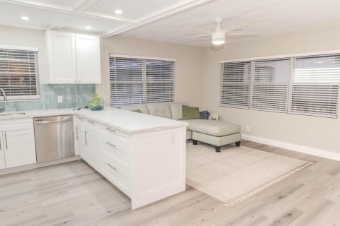 Condo in Deerfield Beach, Florida, 1 bedroom  № 1076818 - photo 2